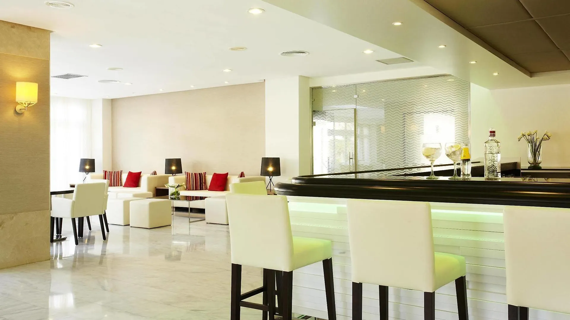Отель Grupotel Montecarlo Кан Пикафорт